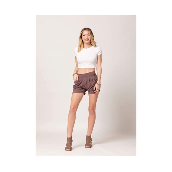 Pants - NWOT women’s shorts. Size: Xtra Large.